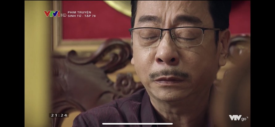 Chủ tịch tỉnh Trần Nghĩa khóc khi con trai bị tạm giữ điều tra vì nhận hối lộ