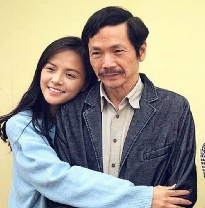 NSND Trung Anh, diễn viên Thu Quỳnh nhận Huy chương vàng sân khấu