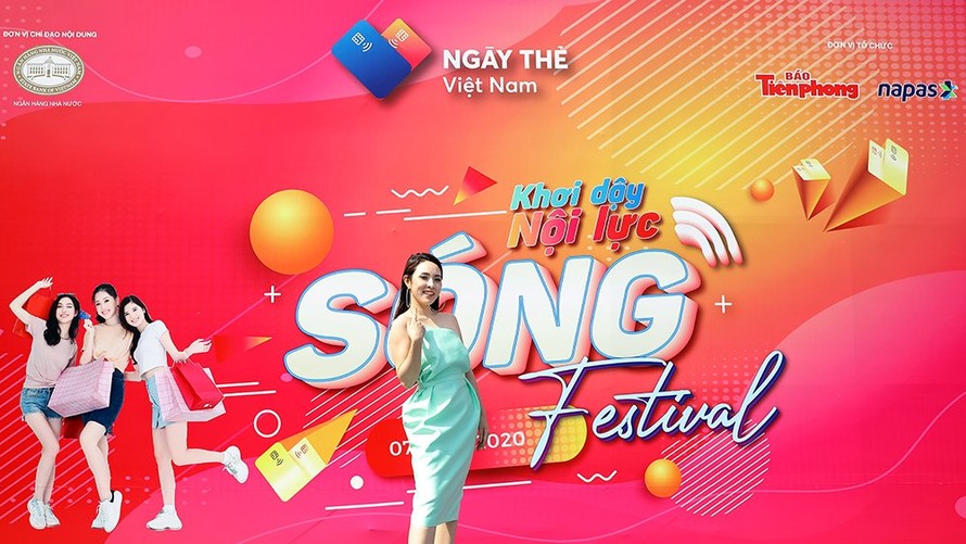 Bảo Trâm là một trong số nghệ sĩ hát tại "Ngày thẻ Việt Nam 2020-Sóng Festival"