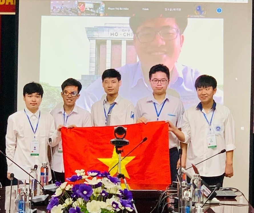 Đội tuyển Việt Nam dự thi Olympic Toán học quốc tế 2021.