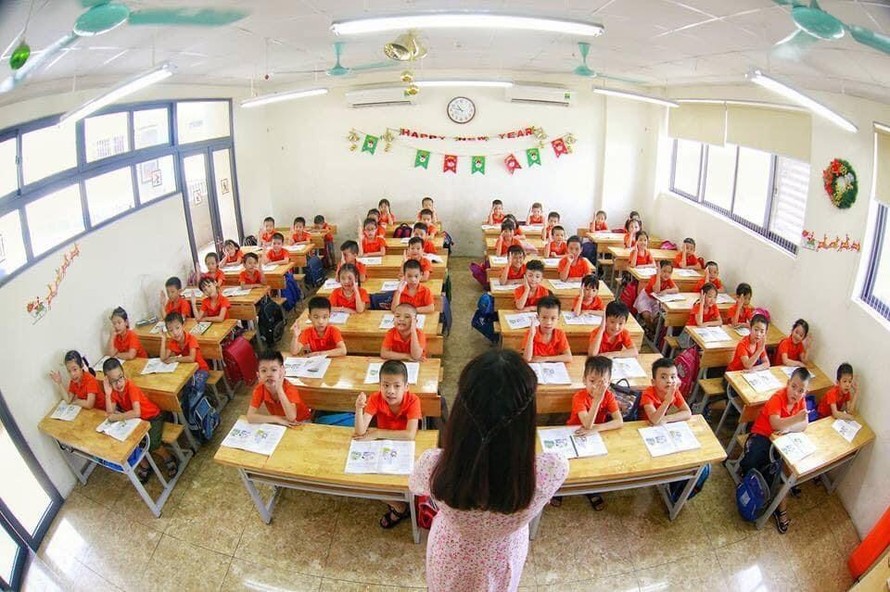 Học sinh Hà Nội được giảm 50% học phí cho học sinh các cấp.