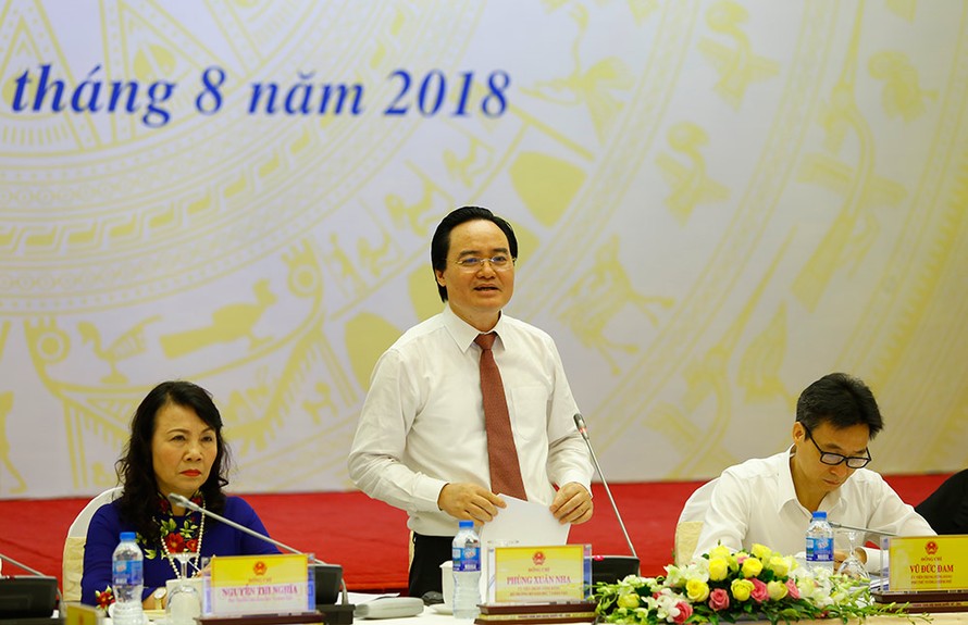 Bộ trưởng Phùng Xuân Nhạ phát biểu tại hội nghị tổng kết năm học 2018. Ảnh: Như Ý