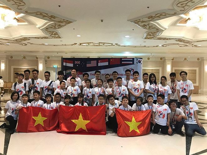 Đoàn học sinh Việt Nam tham dự kỳ thi năm 2017