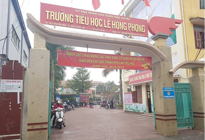 Trường tiểu học Lê Hồng Phong, nơi phụ huynh phản ánh trường cho học sinh yếu kém nghỉ học để thi giáo viên giỏi.