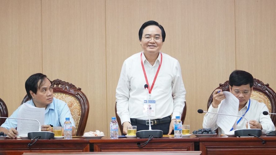 Bộ trưởng Phùng Xuân Nhạ tại buổi làm việc với UBND Huyện Hoài Đức sáng 24/6 (Mạnh Thắng)