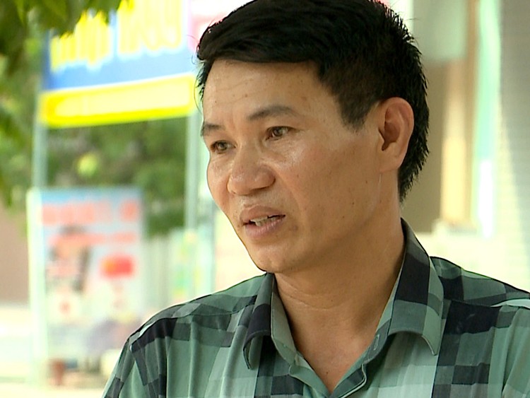 Ông Nguyễn Công Tỵ người lái xe cũng là chồng của chủ cơ sở Đồ Rê Mí