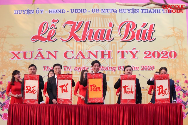 Lãnh đạo Bộ, Sở GD&Hà Nội cùng khai bút đầu năm