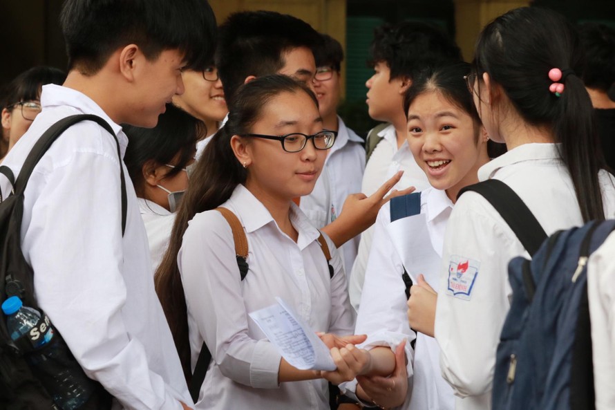 Học sinh thi tuyển sinh lớp 10 Hà Nội năm 2019-2020