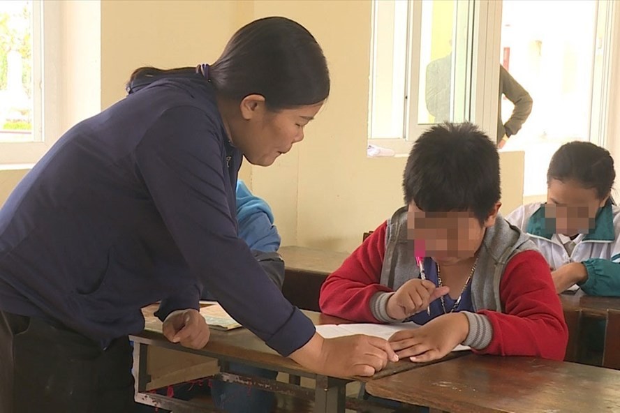 Học sinh lớp 6 ở Quảng Bình bị cô giáo phạt bằng hình thức cho tát 231 cái vào mặt năm 2018. 