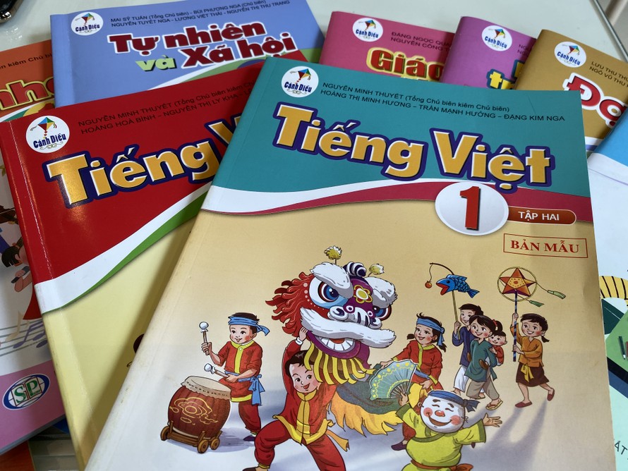 Nhiều giáo viên, phụ huynh phản ánh Tiếng Việt 1 khó, nặng nề đối với học sinh.