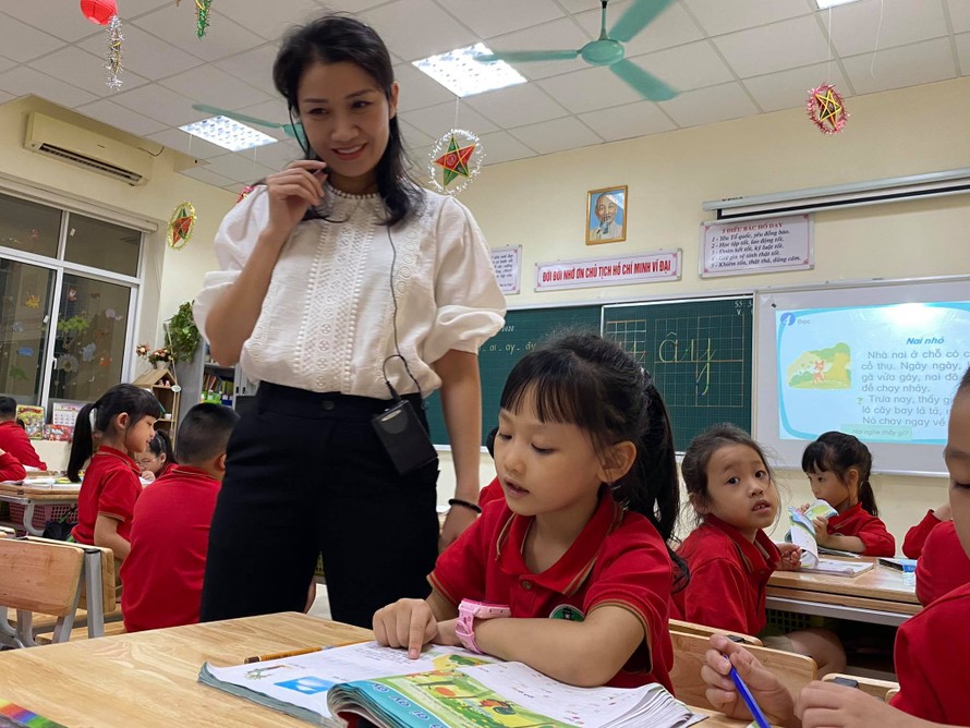 Học sinh lớp 1 năm nay trong giờ học Tiếng Việt.