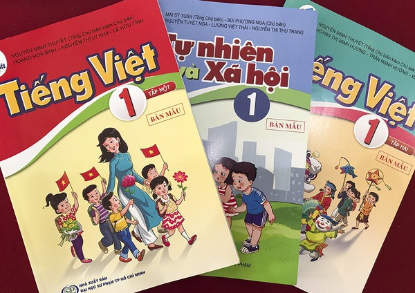 SGK Tiếng Việt 1 năm nay được phụ huynh phản ánh, thiết kế bài học nặng, có sách quá nhiều "sạn".