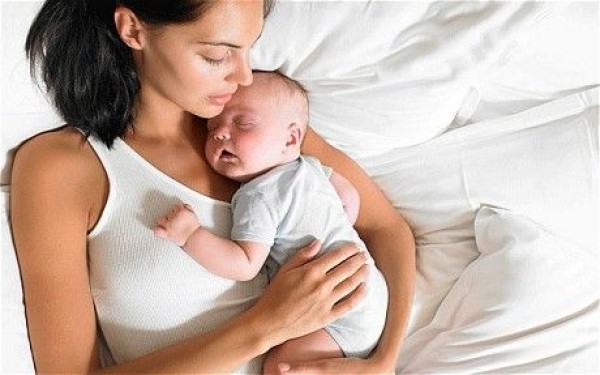 Đèn ngủ 'âm thầm' hại trẻ sơ sinh