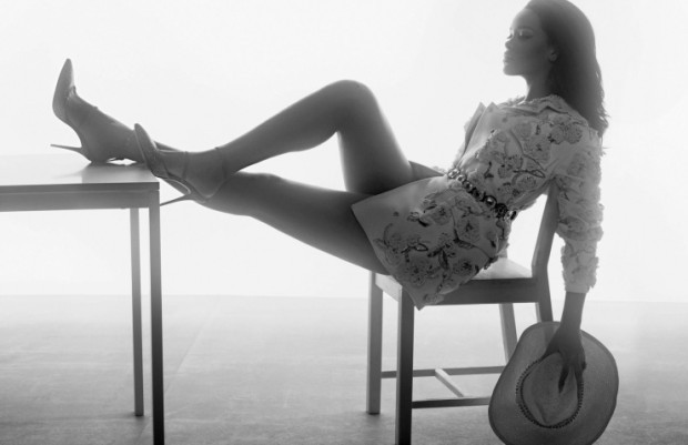 Ngắm thân hình siêu gợi cảm của Rihanna