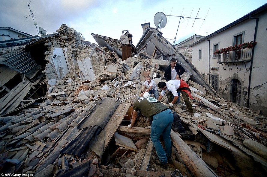 [ẢNH] Kinh hoàng cảnh động đất tan hoang ở Ý