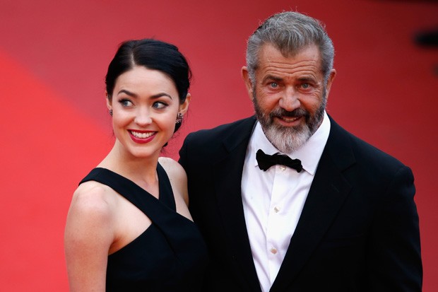 Sao Hollywood Mel Gibson sắp đón con thứ 9 với bạn gái kém 34 tuổi