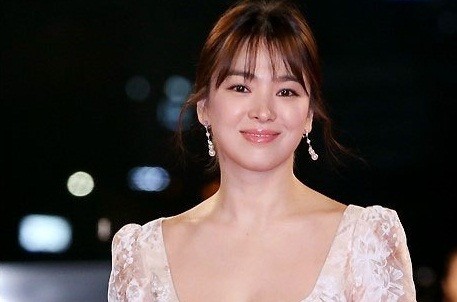 Song Hye Kyo lộng lẫy tỏa sáng trên thảm đỏ 