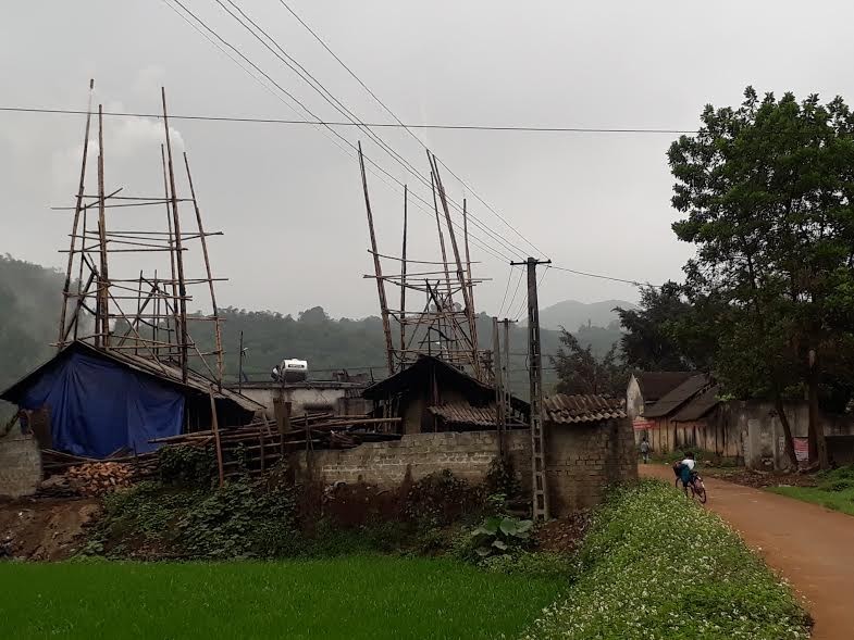 Các lò than tại thôn Minh Quang, xã Lương Sơn vẫn chưa được tháo dỡ theo chỉ đạo của UBND huyện Thường Xuân.
