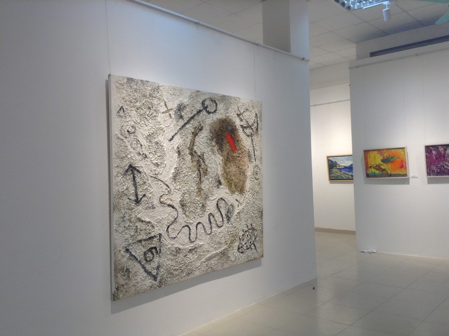  Không gian triển lãm “Tam tấu” tại Trung tâm hỗ trợ và phát triển nghệ thuật đương đại (Vicas Art Studio)