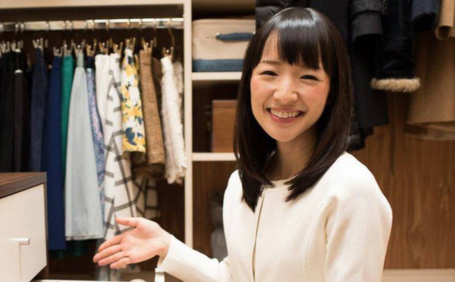 Marie Kondo là cô gái Nhật nổi tiếng với hàng loạt bí quyết dọn nhà sạch đẹp tối giản.