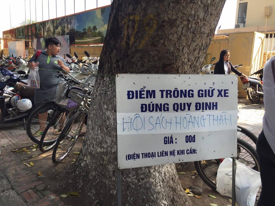 Hội sách Hà Nội 2016, phí gửi xe đắt hơn tiền sách