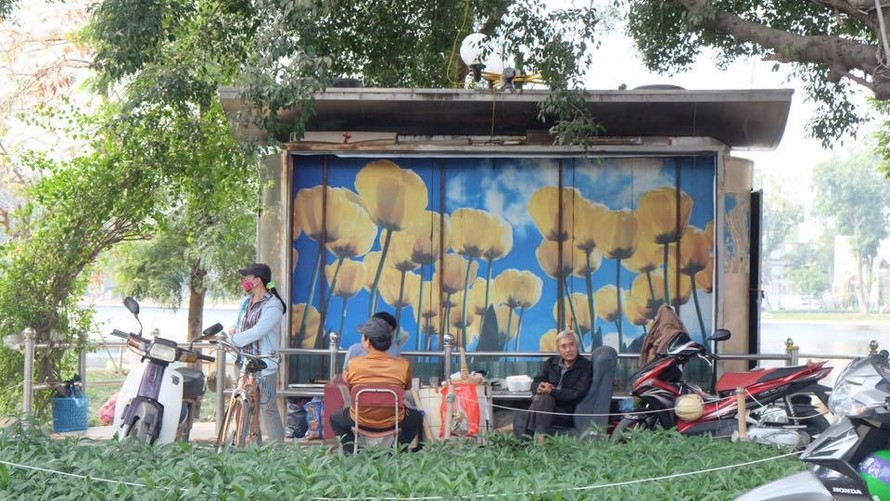 Vì sao việc 'phủ sóng' 1.000 nhà vệ sinh ở Hà Nội chậm như rùa?