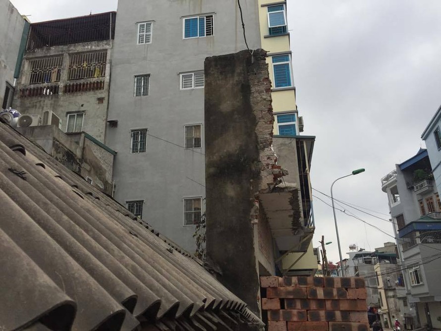 Những ngôi nhà 'kỳ dị' tiếp tục mọc lên ở phố mới Hà Nội