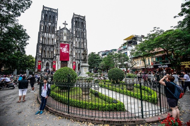 Nhà thờ lớn Hà Nội, một trong những địa điểm cấm hút thuốc
