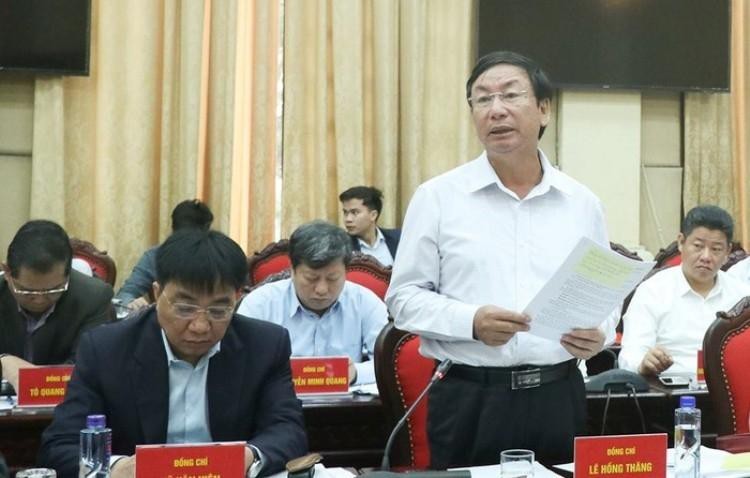 Ông Lê Hồng Thăng - Giám đốc Sở Công thương Hà Nội (mặc áo trắng)