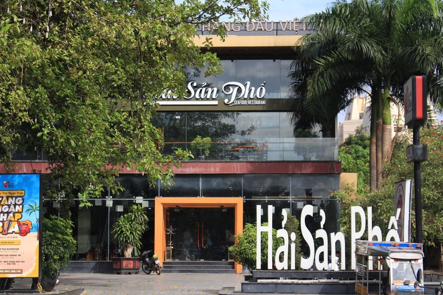 Nhà hàng Hải sản phố vẫn tồn tại trên mương Phan Kế Bính bất chấp nhiều văn bản chỉ đạo của Phó Thủ tướng Chính phủ