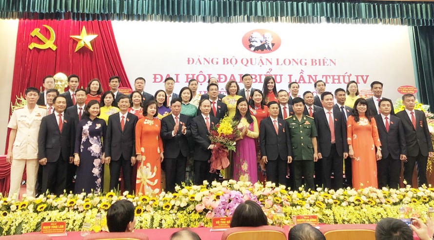Ban chấp hành Đảng bộ quận Long Biên khóa IV ra mắt Đại hội