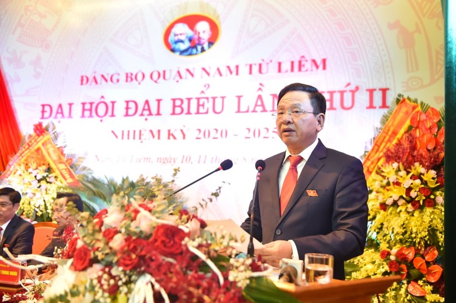 Ông Trần Đức Hoạt - Chủ tịch UBND quận Nam Từ Liêm được tín nhiệm bầu giữ chức Bí thư Quận ủy, nhiệm kỳ 2020 - 2025. 