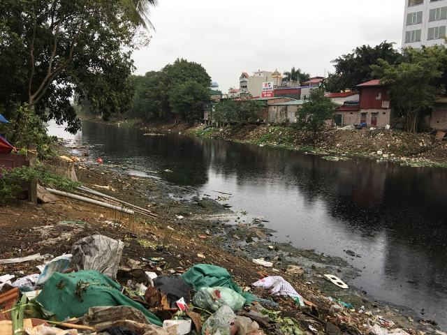 Nhiều làng nghề xả thải trực tiếp ra sông ngòi, khiến môi trường ô nhiễm nghiêm trọng