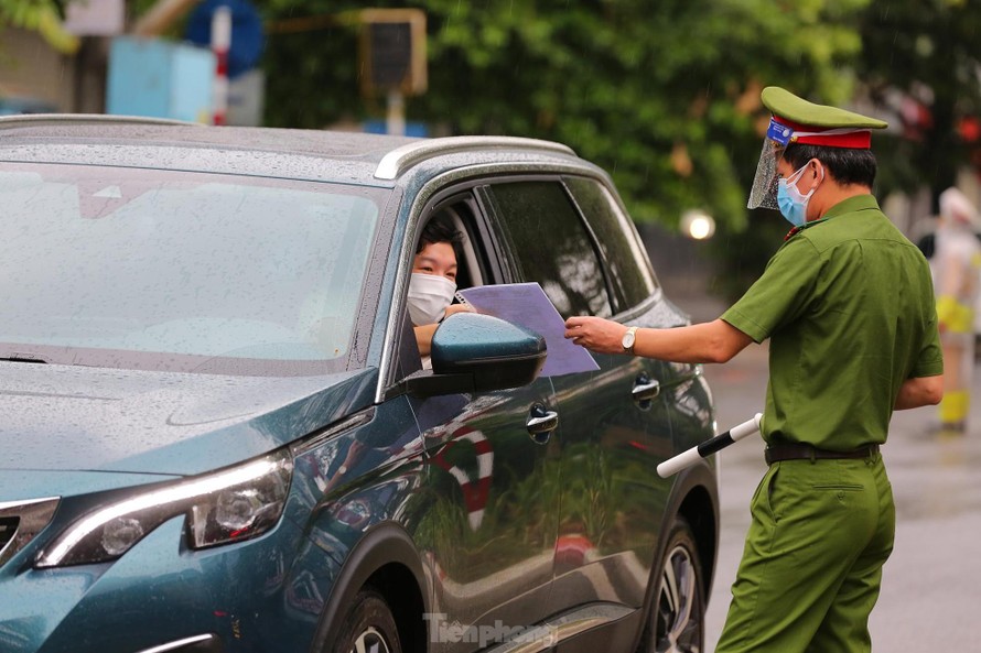 Doanh nghiệp ở Hà Nội 'đau đầu' với thủ tục xin cấp giấy đi đường