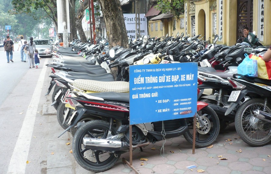 Phí sử dụng lòng đường, hè phố tại Hà Nội được đề xuất tăng gấp 3 lần