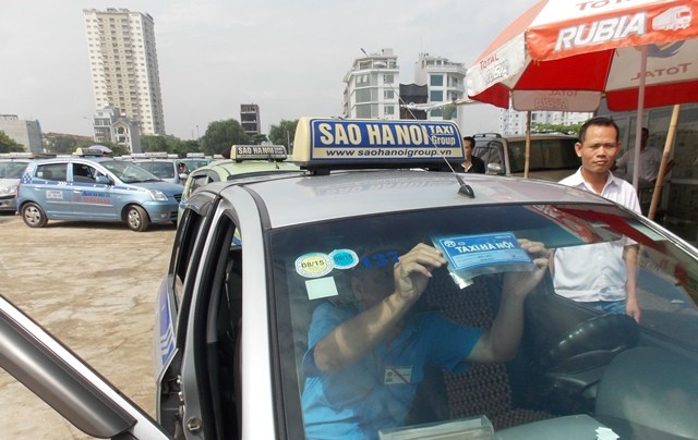 Cùng với dán tem riêng, theo dự thảo taxi Hà Nội sẽ còn được quy định màu sơn, phân vùng hoạt động.