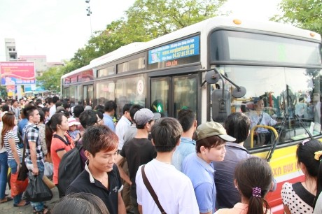 Hành khách đi xe buýt vé tháng tăng 6,2% trong năm 2018