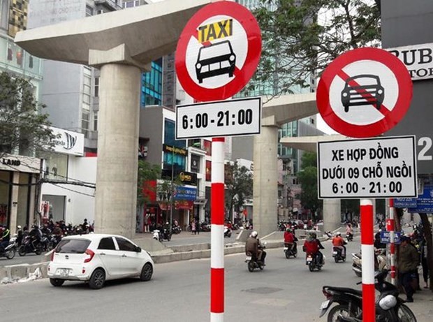 Cùng với taxi, Hà Nội chính thức cấm xem hợp đồng trong đó có Grab trên 110 tuyến phố