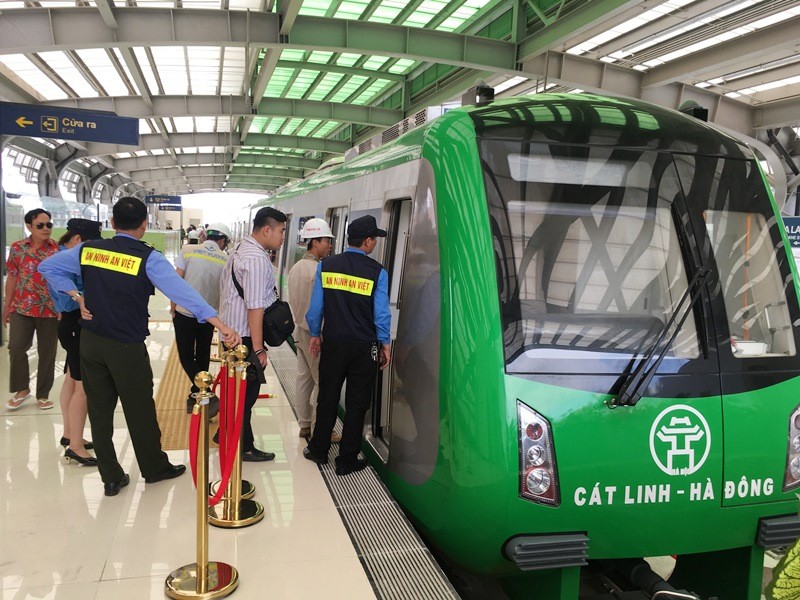 Để vận hành metro Cát Linh – Hà Đông, thành phố Hà Nội sẽ vay lại của dự án 98 triệu USD và được trả dần hàng năm.