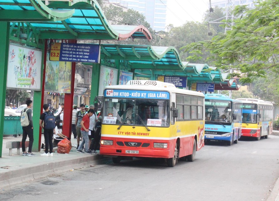 Năm 2010 Hà Nội sẽ mở thêm 21 tuyến buýt. Ảnh: Anh Trọng