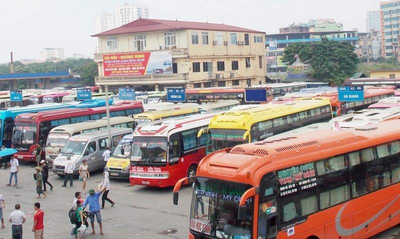 Các bến xe lớn tại Hà Nội được tăng cường 1.300 xe dịp Tết Nguyên đán. Ảnh: Trọng Đảng