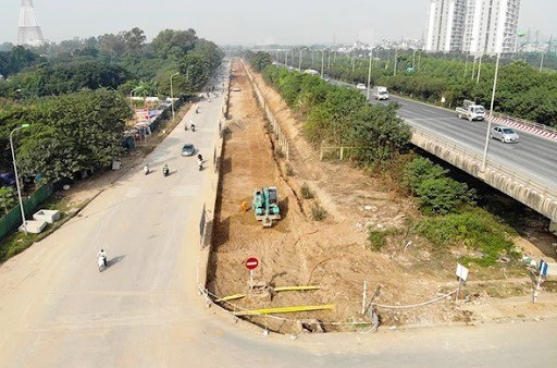 Dự án xẻn vỉa hè mở rộng đường gom Đại lộ Thăng Long