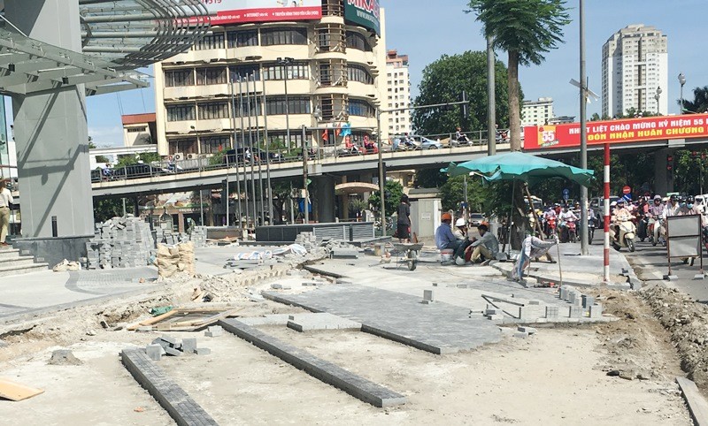 Thành phố Hà Nội yêu cầu hạn chế đào hè, đường khi vừa thảm xong