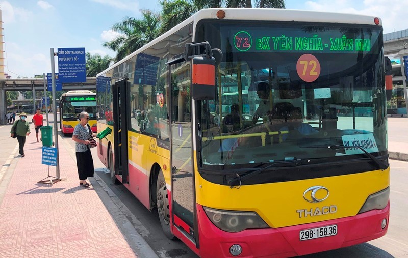 Cận cảnh tuyến xe buýt doanh nghiệp 'dọa' dừng hoạt động ở Hà Nội