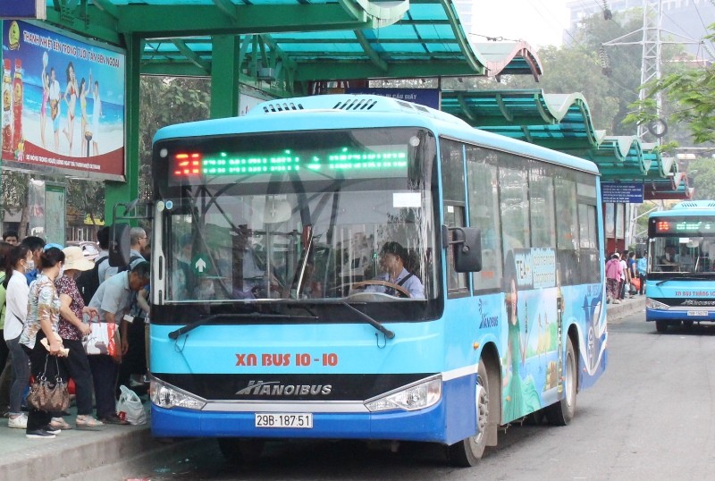 Xe buýt 10-10 vận hành chở khách trên tuyến