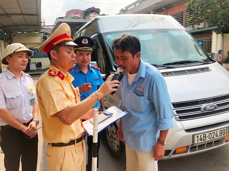 Hà Nội lập 'chốt' kiểm tra tài xế sử dụng bia, rượu