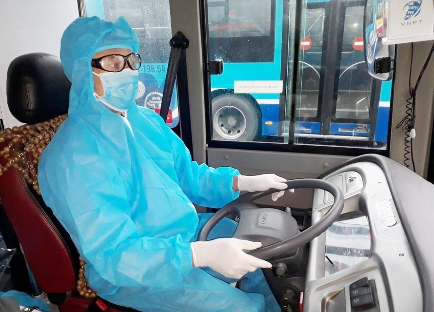 Hàng nghìn lao động lái xe tại các đơn vị xe buýt Hà Nội phải nghỉ việc, không thu nhập vì dịch COVID.