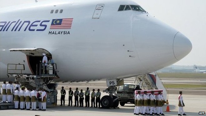 Malaysia đón thi thể 20 hành khách trên chuyến bay MH17