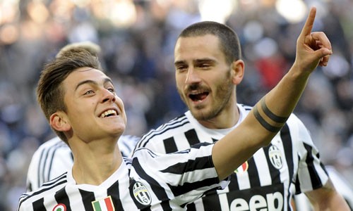 Dybala (trái) và Bonucci cùng lập công cho Juventus. Ảnh: Reuters
