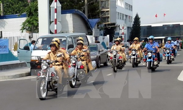 Lực lượng Cảnh sát giao thông và Thanh tra giao thông ra quân tuần tra trên các tuyến đường.